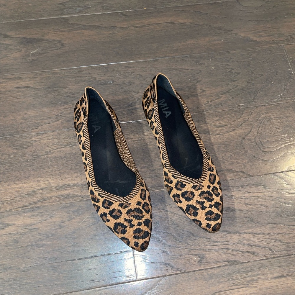 Leopard pointed toe flats